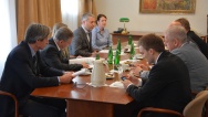 Premiér Bohuslav Sobotka se ve čtvrtek 18. září 2014 setkal v Poslanecké sněmovně s ředitelem Lékařů bez hranic v ČR Pavlem Gruberem.