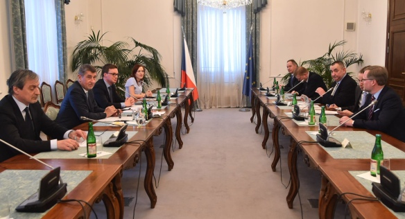 Premiér Andrej Babiš jednal se zástupci politických parlamentních stran o evropské a zahraniční politice ČR, 15. března 2018. 