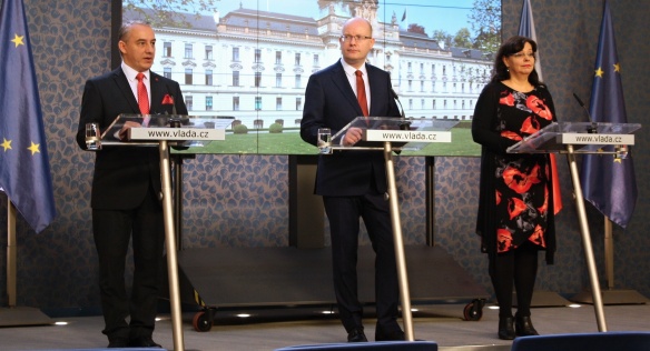 Tisková konference po jednání předsedy vlády Sobotky s ministryní Marksovou a zástupců odborů, 26. dubna 2017.