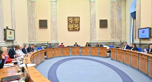 An extraordinary government meeting was held at the Straka Academy on Sunday, 15 March 2020.